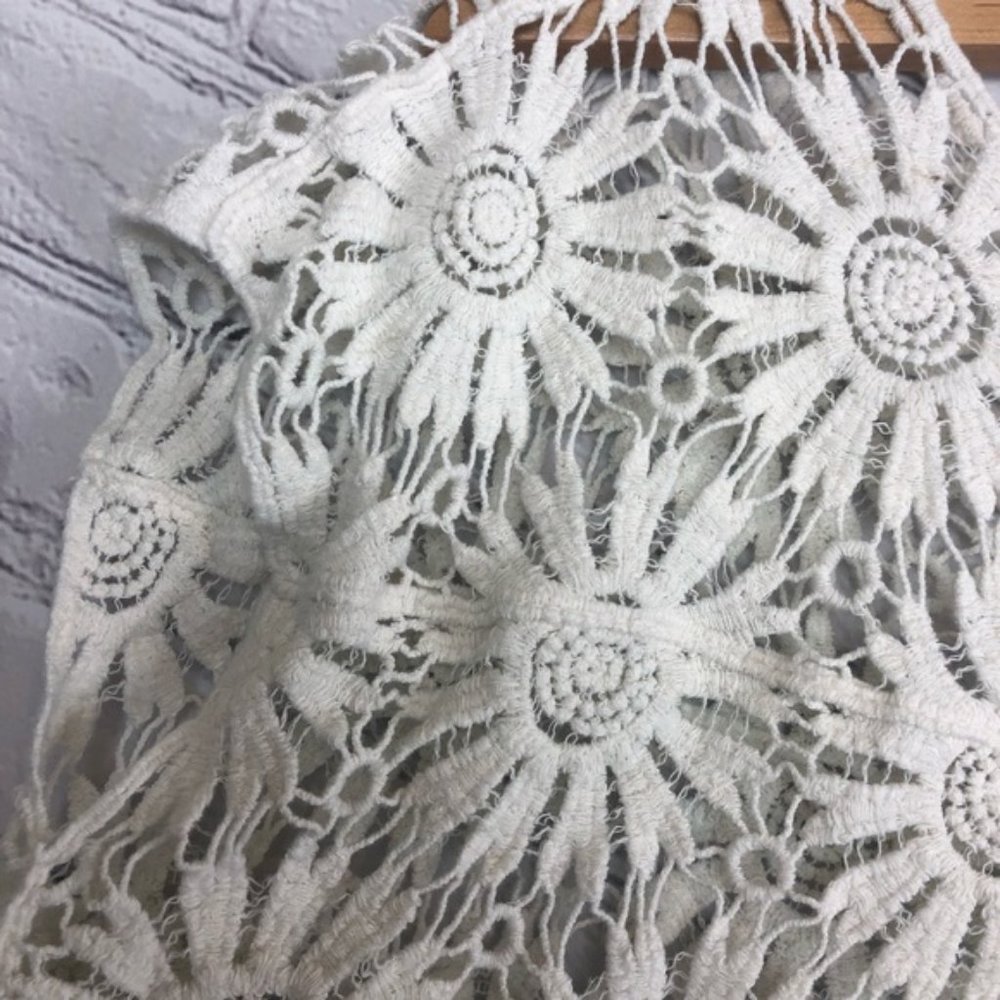 Forever 21 Top Crochet Floral Open Knit Crop Sz Sm - Picture 3 of 8